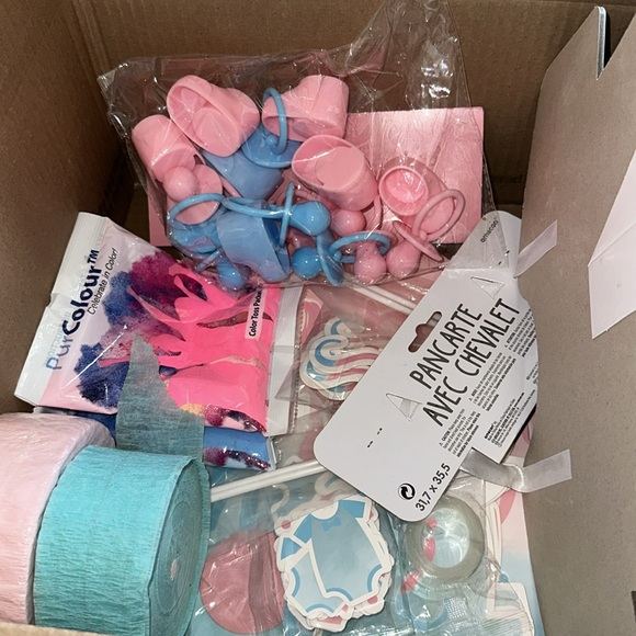 READY TO SHIP GENDER REVEAL DECOR BUNDLE 🎉🩵🩷 INCLUDES FREE BALLOONS 100+ - Picture 3 of 17